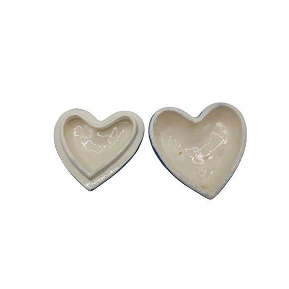 Vintage Blue & White Ceramic Heart Trinket Box w Raised floral design - Picture 5 of 11